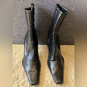 BCBG - black ankle leather boots - size 7-1/2